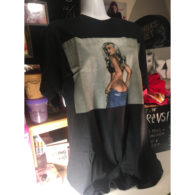 Kylie Cosmetics(カイリーコスメティックス)のKylie Jenner カイリージェンナー/カイリージェナー Tシャツ レディースのトップス(Tシャツ(半袖/袖なし))の商品写真