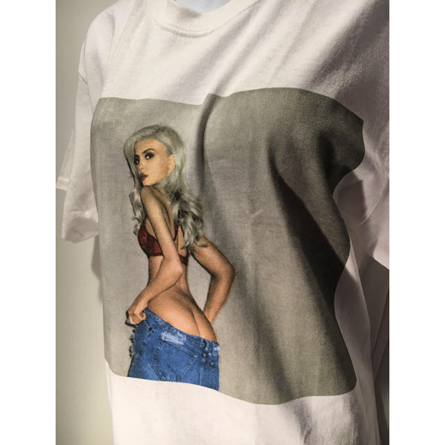 Kylie Cosmetics(カイリーコスメティックス)のKylie Jenner カイリージェンナー/カイリージェナー Tシャツ レディースのトップス(Tシャツ(半袖/袖なし))の商品写真