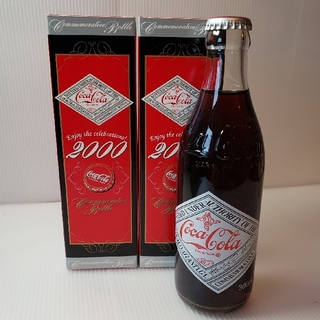 コカコーラ(コカ・コーラ)の♡コカ・コーラ♡Coca-Cola♡2000年記念ボトル2本セット♡(ノベルティグッズ)