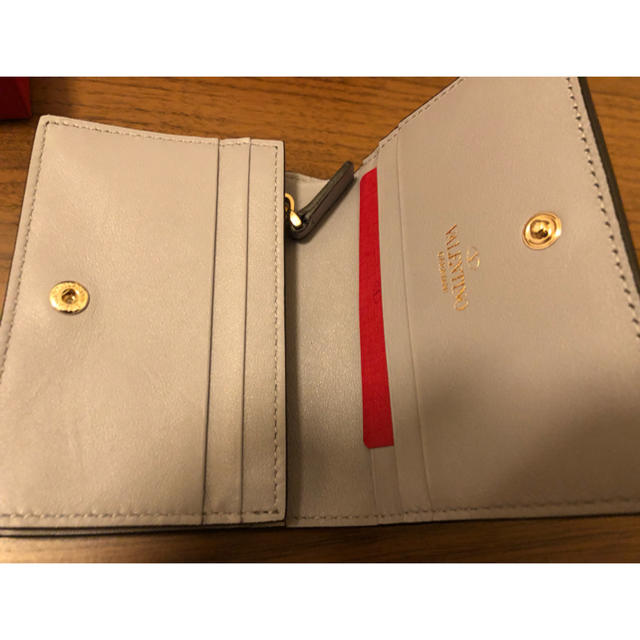 VALENTINO(ヴァレンティノ)のヴァレンティノ 二つ折り財布 レディースのファッション小物(財布)の商品写真