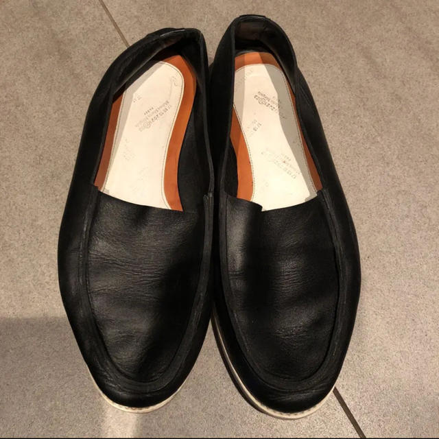 Maison Martin Margiela(マルタンマルジェラ)のマルタンマルジェラ スリッポン メンズ ブラック メンズの靴/シューズ(スリッポン/モカシン)の商品写真