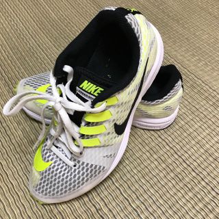 ナイキ(NIKE)のNIKE ランニングシューズ 22.5㎝(スニーカー)