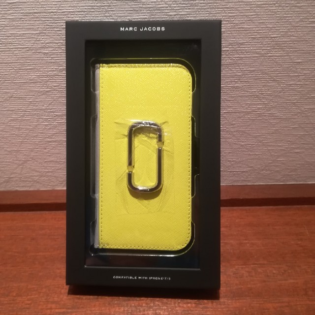 MARC JACOBS(マークジェイコブス)の【即配送関税送料込み】スナップショットスマホカバー７/８対応 スマホ/家電/カメラのスマホアクセサリー(iPhoneケース)の商品写真