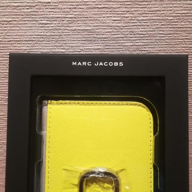 MARC JACOBS(マークジェイコブス)の【即配送関税送料込み】スナップショットスマホカバー７/８対応 スマホ/家電/カメラのスマホアクセサリー(iPhoneケース)の商品写真