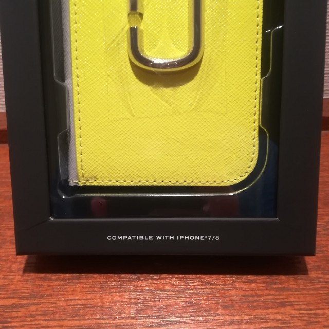 MARC JACOBS(マークジェイコブス)の【即配送関税送料込み】スナップショットスマホカバー７/８対応 スマホ/家電/カメラのスマホアクセサリー(iPhoneケース)の商品写真