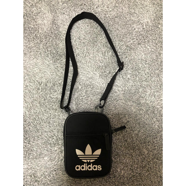 adidas(アディダス)のアディダス ショルダーバッグ メンズのバッグ(ショルダーバッグ)の商品写真