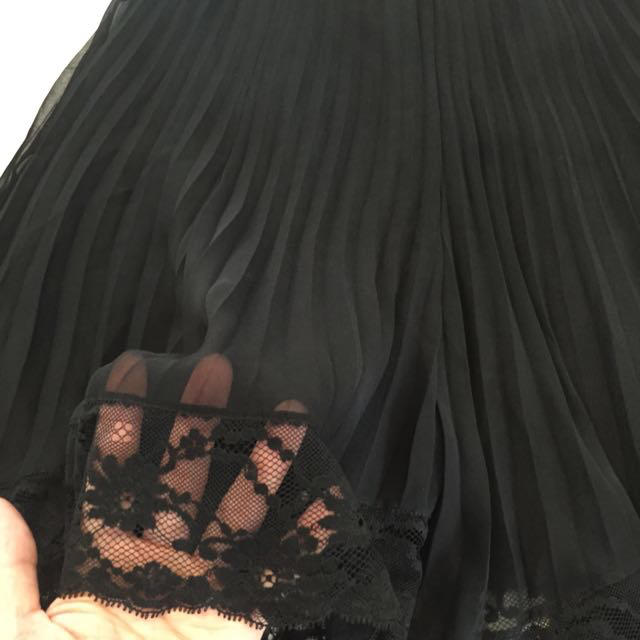 MICHEL KLEIN(ミッシェルクラン)の黒のフリルスカート レディースのスカート(ひざ丈スカート)の商品写真
