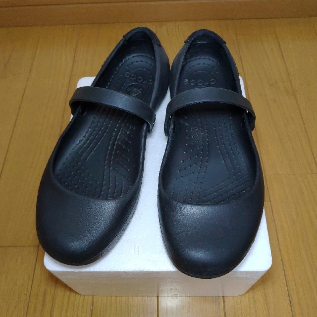 crocs(クロックス)のremmon様専用　クロックス　アリスワーク　ブラック　W6 レディースの靴/シューズ(バレエシューズ)の商品写真