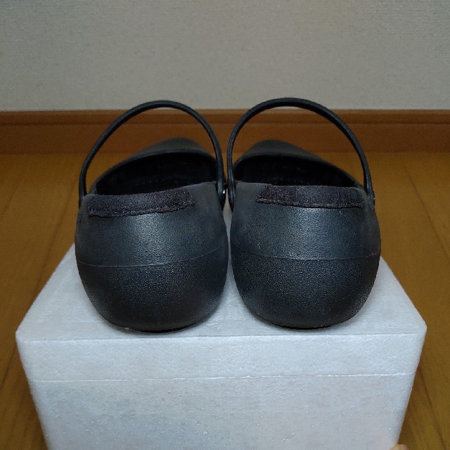 crocs(クロックス)のremmon様専用　クロックス　アリスワーク　ブラック　W6 レディースの靴/シューズ(バレエシューズ)の商品写真