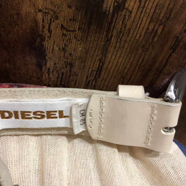 DIESEL(ディーゼル)のDIESEL皮 ベルト・ホワイト レディースのファッション小物(ベルト)の商品写真