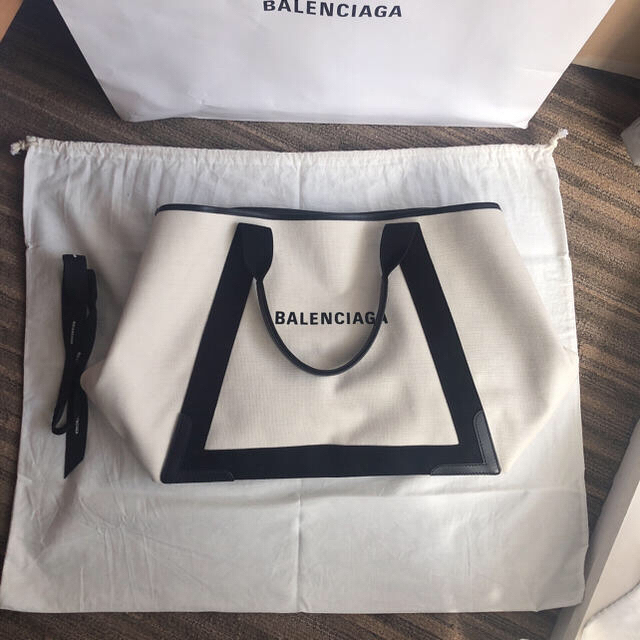 Balenciaga(バレンシアガ)の最終値下げ！BALENCIAGA CABAS カバ M レディースのバッグ(トートバッグ)の商品写真