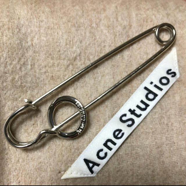 ACNE(アクネ)のacne studios マフラーピン メンズのファッション小物(マフラー)の商品写真