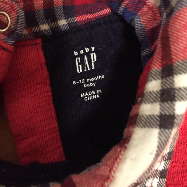 babyGAP(ベビーギャップ)のGAP 赤チェック柄ロンパース キッズ/ベビー/マタニティのベビー服(~85cm)(ロンパース)の商品写真