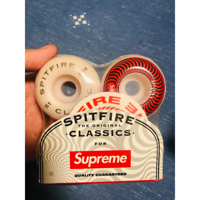 Supreme(シュプリーム)のSupreme Spitfire Classic Wheels Set of 4 スポーツ/アウトドアのスポーツ/アウトドア その他(スケートボード)の商品写真
