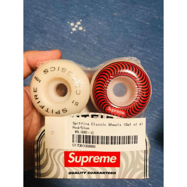 Supreme(シュプリーム)のSupreme Spitfire Classic Wheels Set of 4 スポーツ/アウトドアのスポーツ/アウトドア その他(スケートボード)の商品写真