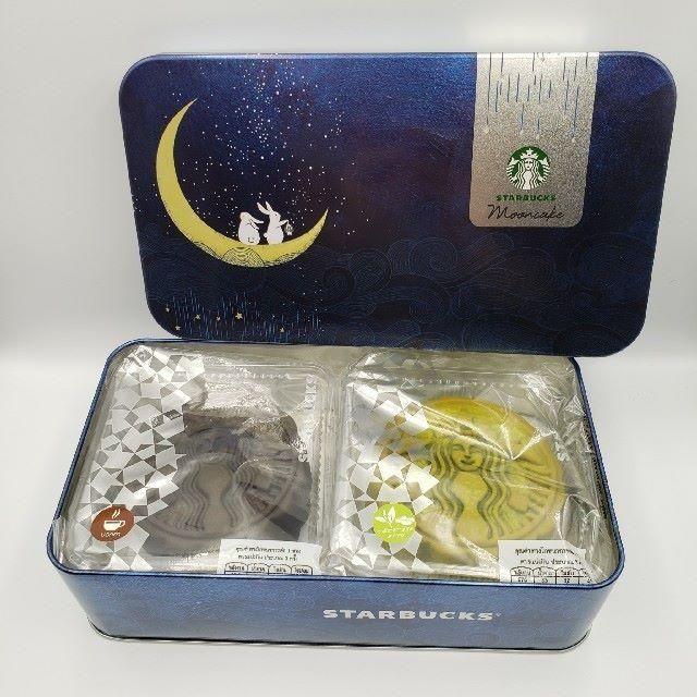 Starbucks Coffee(スターバックスコーヒー)の日本未発売★海外スタバ タイ限定★ムーンケーキ（月餅）モカ＆抹茶小豆 食品/飲料/酒の食品(菓子/デザート)の商品写真