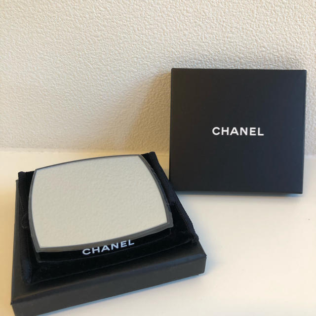 CHANEL(シャネル)のCHANEL ☆ ミラー レディースのファッション小物(ミラー)の商品写真