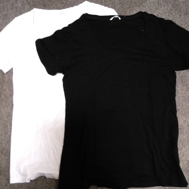 UNIQLO(ユニクロ)のUNIQLOのTシャツ2枚組新品未使用品 レディースのトップス(Tシャツ(半袖/袖なし))の商品写真