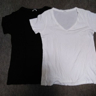 ユニクロ(UNIQLO)のUNIQLOのTシャツ2枚組新品未使用品(Tシャツ(半袖/袖なし))