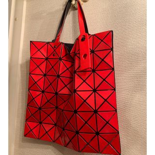 イッセイミヤケ(ISSEY MIYAKE)のバオバオ 定番バッグ 希少カラー レッド(トートバッグ)