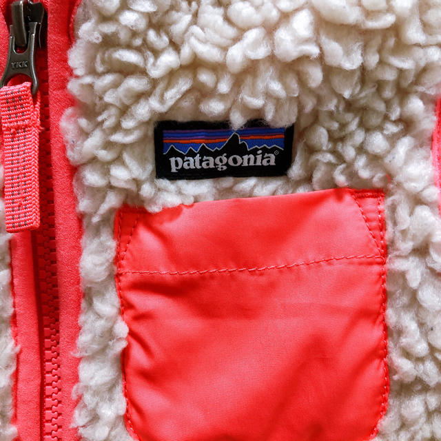 patagonia(パタゴニア)のパタゴニア キッズダウンベスト キッズ/ベビー/マタニティのベビー服(~85cm)(ジャケット/コート)の商品写真