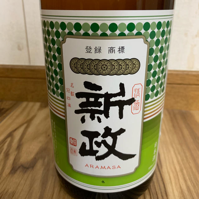 新政 グリーンラベル 1800ml 食品/飲料/酒の酒(日本酒)の商品写真