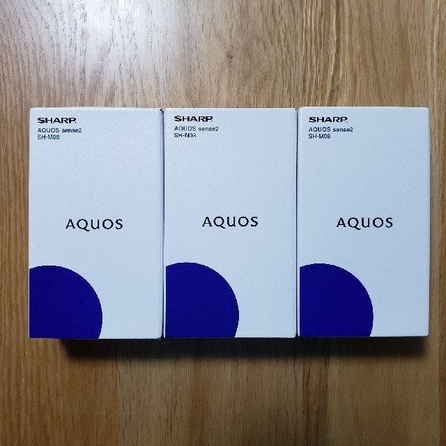 AQUOS(アクオス)のSHARP AQUOS sense2 SH-M08 ホワイトシルバー 3台 スマホ/家電/カメラのスマートフォン/携帯電話(スマートフォン本体)の商品写真