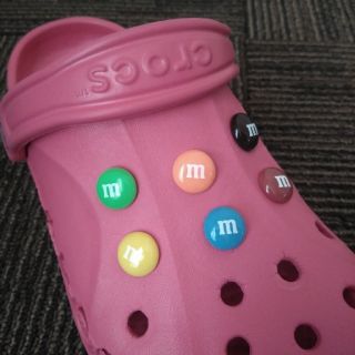 クロックス(crocs)のチョコレートタイプ　色選択自由　2個　クロックス用ジビッツ(その他)