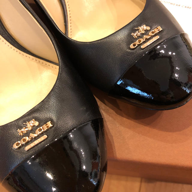 COACH(コーチ)の新品  黒パンプス レディースの靴/シューズ(ハイヒール/パンプス)の商品写真