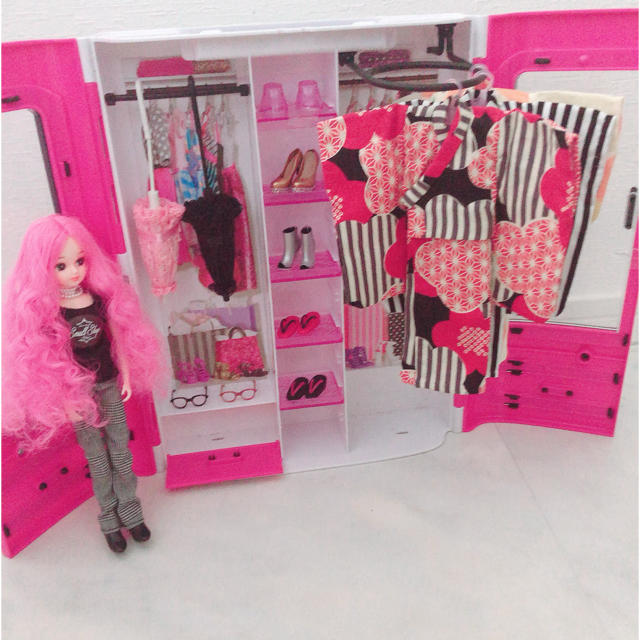 Barbie(バービー)のバービー クローゼット キッズ/ベビー/マタニティのおもちゃ(ぬいぐるみ/人形)の商品写真