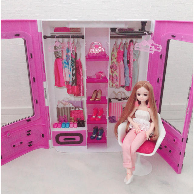 Barbie(バービー)のバービー クローゼット キッズ/ベビー/マタニティのおもちゃ(ぬいぐるみ/人形)の商品写真