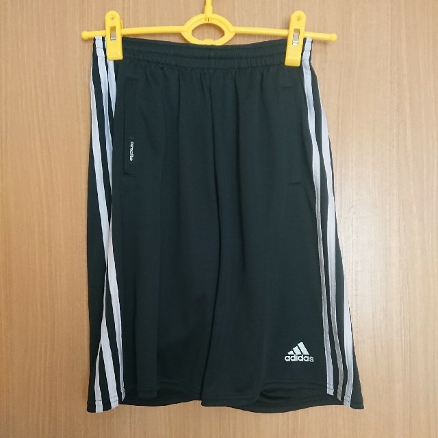 adidas(アディダス)のadidas ハーフパンツ160 黒 キッズ/ベビー/マタニティのキッズ服女の子用(90cm~)(パンツ/スパッツ)の商品写真