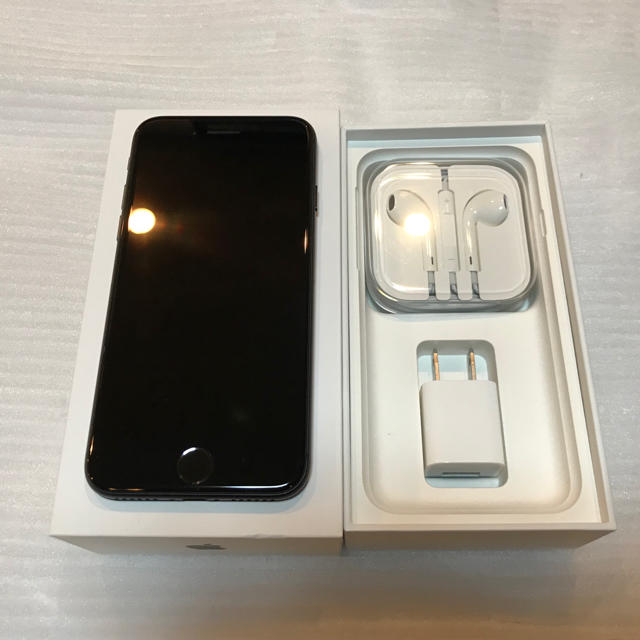 Apple(アップル)のiPhone7 Black 128GB スマホ/家電/カメラのスマートフォン/携帯電話(スマートフォン本体)の商品写真