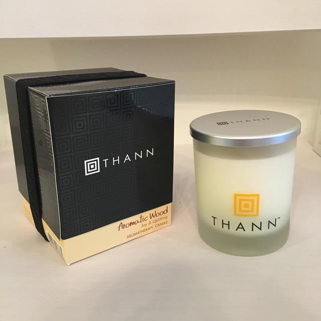 THANN(タン)のこはる様専用⭐︎THANN キャンドル ［aromatic wood］ コスメ/美容のリラクゼーション(キャンドル)の商品写真