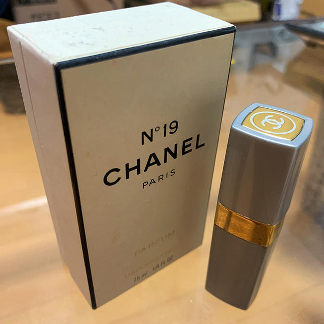 CHANEL - シャネル 19番 香水の通販 by shop｜シャネルならラクマ