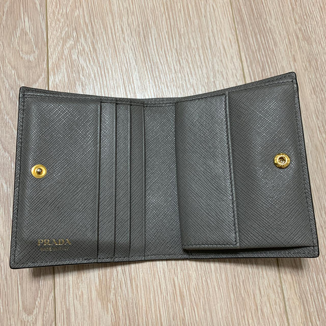 PRADA(プラダ)のreochan様専用！プラダ 二つ折り財布 レディースのファッション小物(財布)の商品写真