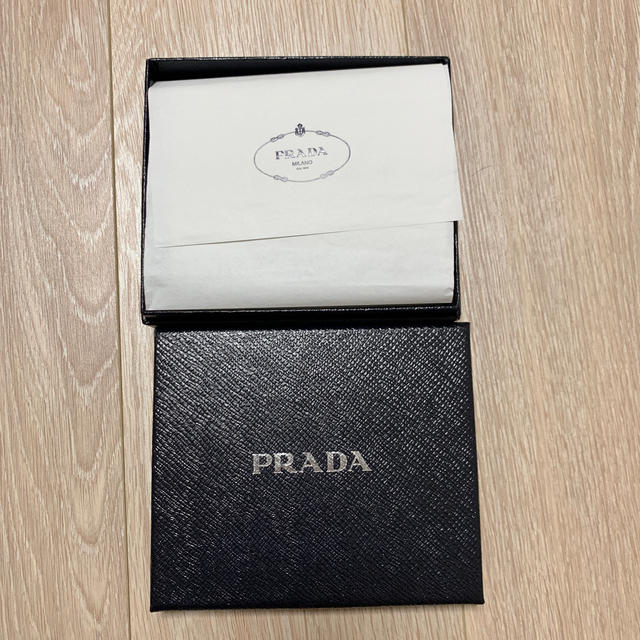 PRADA(プラダ)のreochan様専用！プラダ 二つ折り財布 レディースのファッション小物(財布)の商品写真