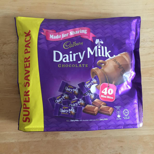 Cadbury Dairy Milk 40個入 キャドバリー チョコレート 食品/飲料/酒の食品(菓子/デザート)の商品写真