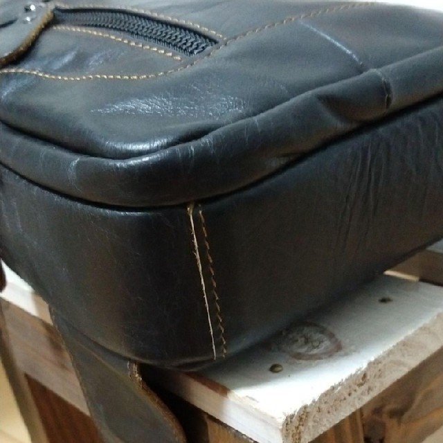 ブルーローズ様専用本革ボディバッグブラック レディースのバッグ(ボディバッグ/ウエストポーチ)の商品写真