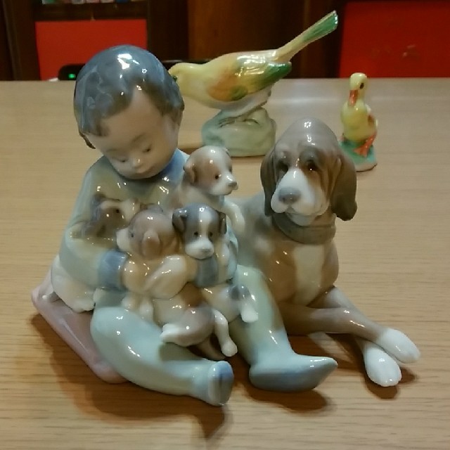 リアドロの子供と犬の親子の置物