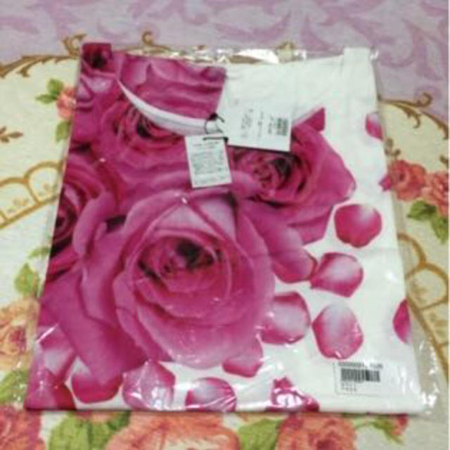 DaTuRa(ダチュラ)のローズシャワービッグT♡ホワイト レディースのトップス(Tシャツ(半袖/袖なし))の商品写真