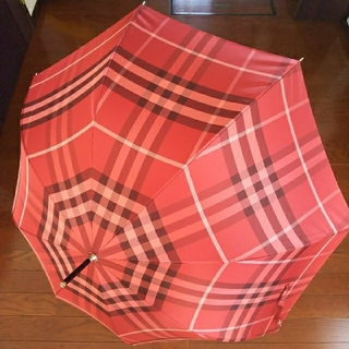 バーバリー(BURBERRY)の【未使用品】BURBERRY 長傘 雨傘 赤系 チェック(傘)