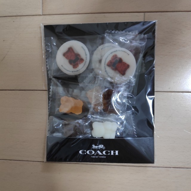 COACH(コーチ)の非売品 レア COACH コーチ グミキャンディー お菓子  食品/飲料/酒の食品(菓子/デザート)の商品写真