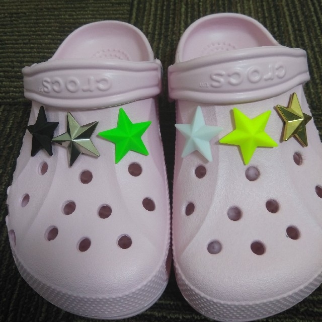 crocs(クロックス)のスタッズ　スター　色選択自由　2個　クロックス用チャーム メンズのアクセサリー(その他)の商品写真