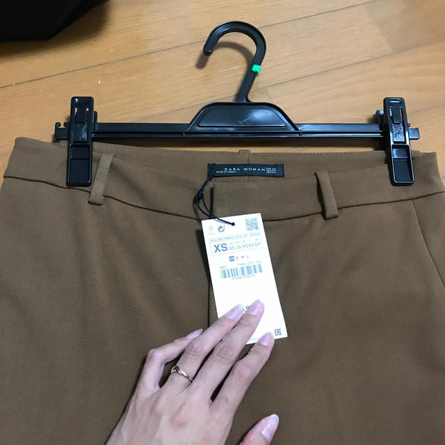 ZARA(ザラ)の新品 ザラ ブラウンパンツ  レディースのパンツ(カジュアルパンツ)の商品写真