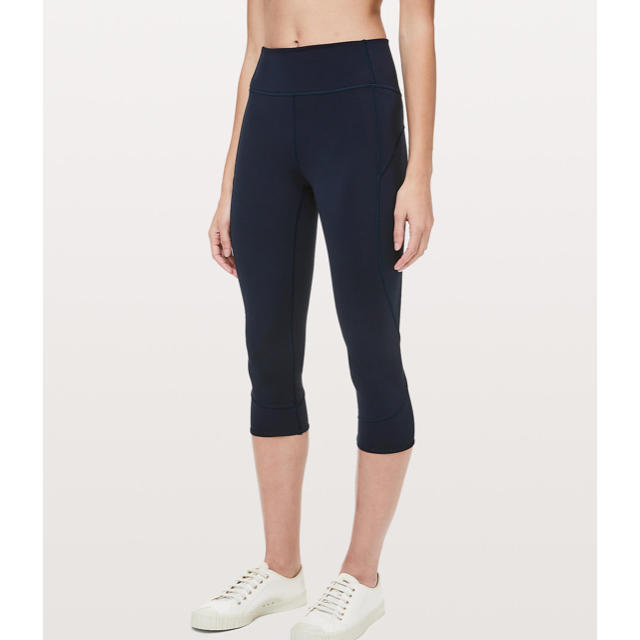 lululemon(ルルレモン)のLululemon In Movement Crop ネイビー スポーツ/アウトドアのトレーニング/エクササイズ(ヨガ)の商品写真