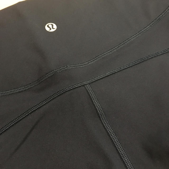 lululemon(ルルレモン)のLululemon In Movement Crop ネイビー スポーツ/アウトドアのトレーニング/エクササイズ(ヨガ)の商品写真