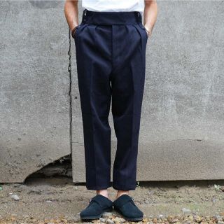 コモリ(COMOLI)のNEAT]ニート Cotton Kersey / Beltless (NAVY)(スラックス)