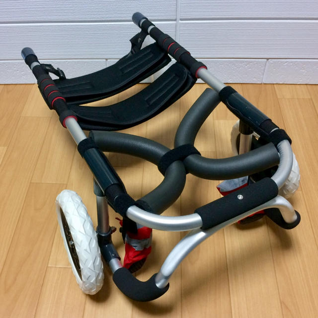 犬の車椅子 中型犬用2輪 8kg～17kg位 /歩行器 犬用車いすの通販 by momobawk's shop｜ラクマ