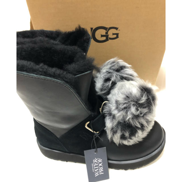 新品 UGG ポンポン脱着可能 ブーツ サイズ23